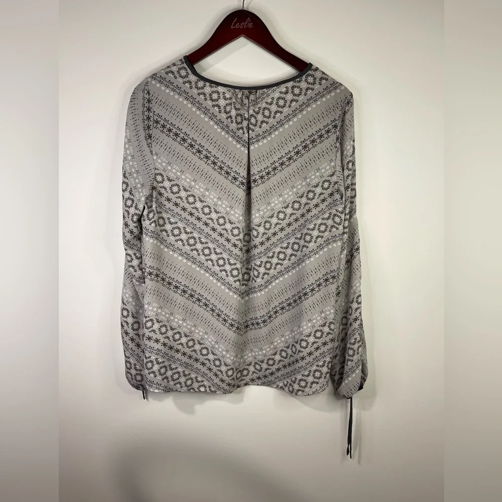 Maurices Light Gray Patterned Long Sleeve open shoulder Blouse - Picture 3 of 11